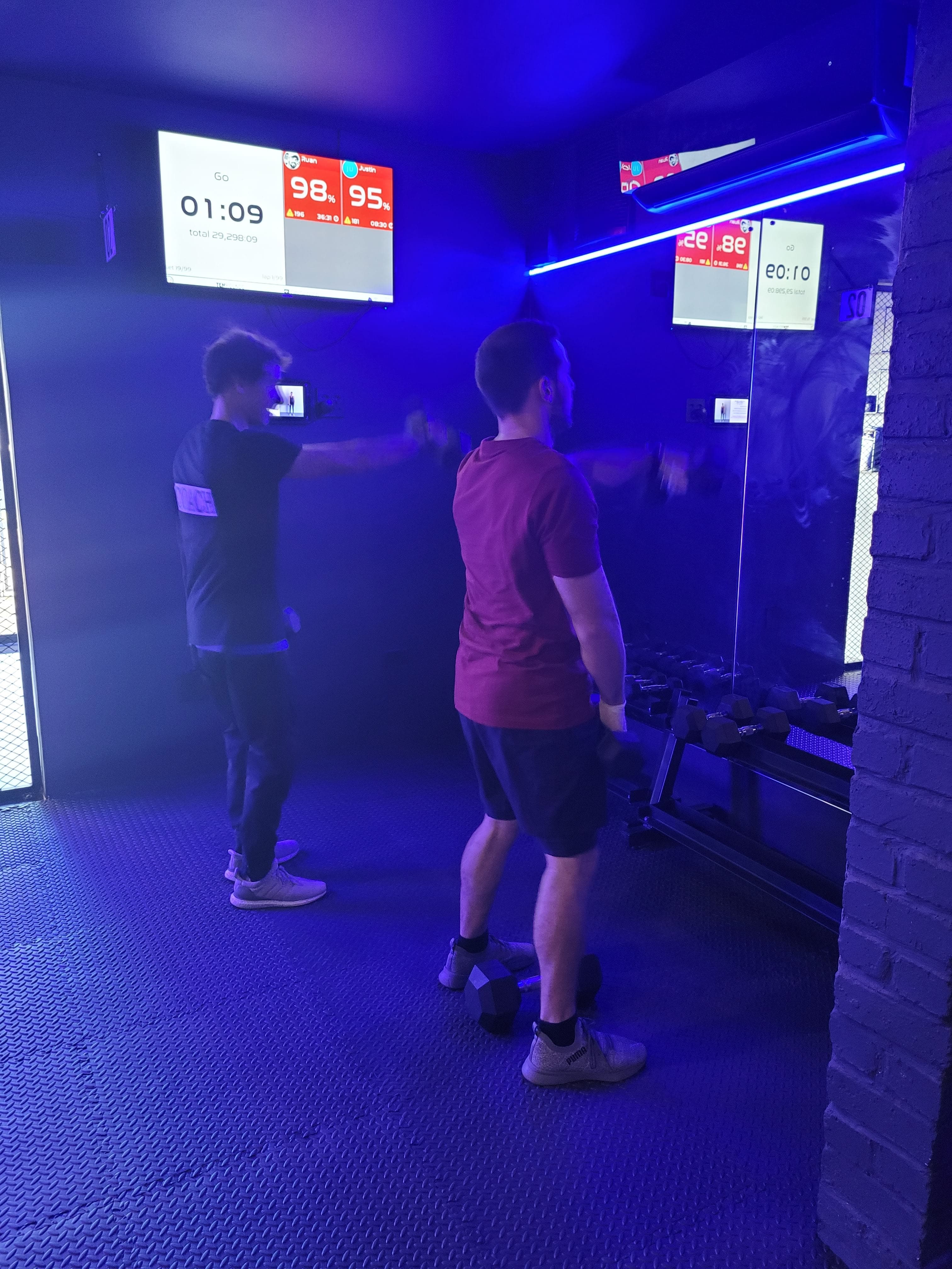 Members training in front of live heart-rate percentage screens at TENROUNDS Garsfontein